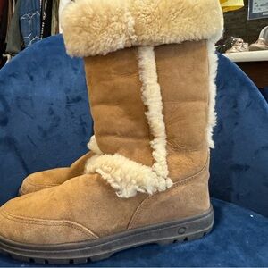 UGG Australia Women's Sundance II Boots Chestnut. Size 8